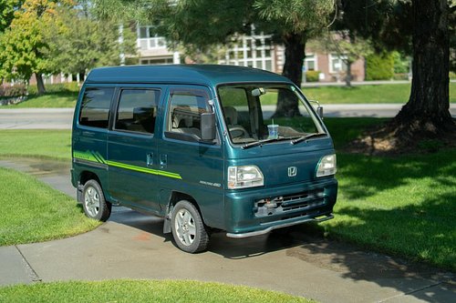Green 1998 Honda Street Van for sale. 107,000km, manual 4wd with brown interior in great condition. DM for more info
#kei #ke...