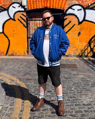 The new range of @sonicthehedgehog clothing dropped from @insertcoinclothing and the sun came out to celebrate. 🙌 

From sock...
