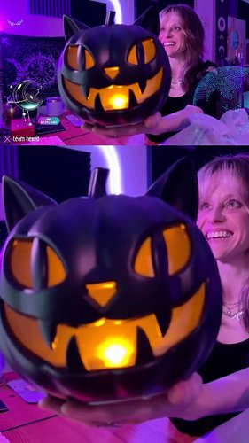 cat-o-lantern enters the chat 🎃 follow my alt Twitch channel LyzaTV! twitch.tv/lyzatv