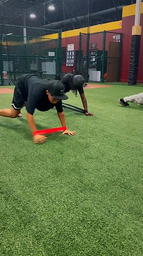 EVERYBODY WANTS TWITCHY ATHLETES. BUT EVERYBODY’S TRAINING THE LEGS BY THEMSELVES. 👀⚡️

Fast feet. Explosive jumps. Quick fir...