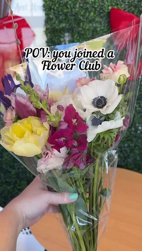 Them: you look happier 
Me: thanks! I joined @paperbirdflowerfarm’s #flowerclub 🤗🌹
Read all about it on therosetable.com ✨

#...