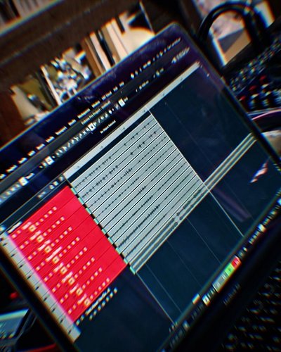 LOADING… 💿