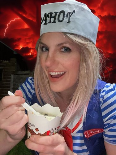 1 scoop, or 2?! 🍨🍦⚓️💙

My #ScoopsAhoy Robin cosplay, to stream the new Stranger Things chapter released in Dead by Daylight (...