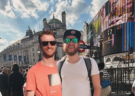 Throwback to our trip to London earlier this year! 🦭
...or not? 😂 

#london #dnbfamily #djlifestyle #ontour