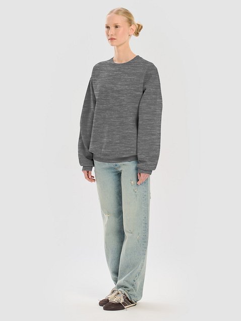 Photo showing Gildan Classic Crewneck Sweatshirt
