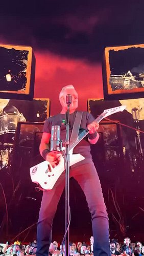the snakepit + hugescreen view = $$$$? How much would you pay for this? #metallica
🎥 aleksandra u/idisaooear26 on tiktok