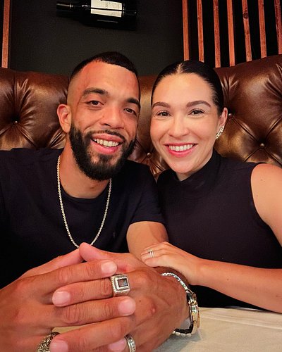 Date night with zaddy 😘 
•
•
•
•
•
#datenight #zaddy #momanddad #nightout