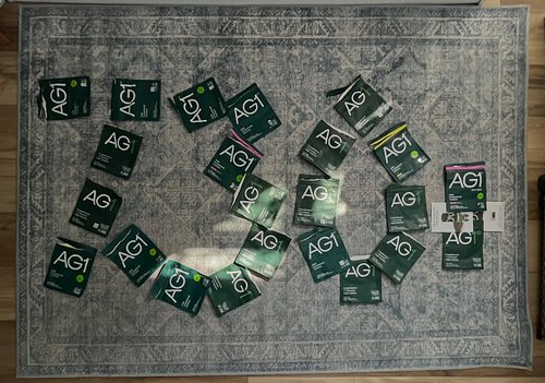 2+ years. 730+ mornings. 23 empty 30‑day AG1 pouches on my blue carpet to prove it. 💚 

I’ve been with AG1 long enough to wat...