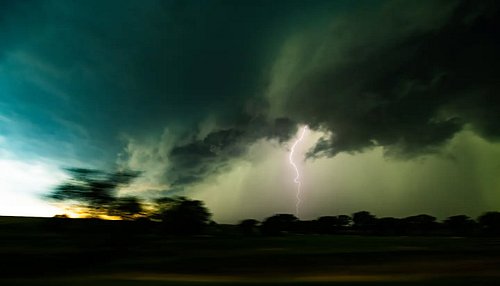 Hail monster, no one can stop this.

Nikon Lightsensorv6 and irix 15mm 
Missouri April 2026

#geometric #alligned #bolt #ligh...