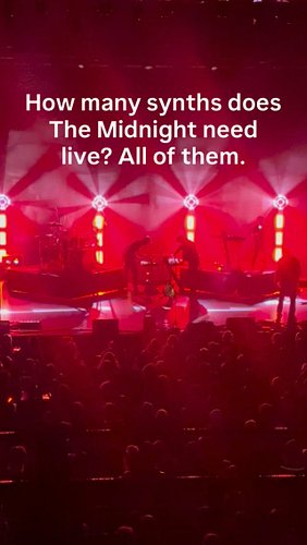One year after we got to interview @varsitybluetim we finally got to experience @themidnightofficial live. @tylerlyle and the...