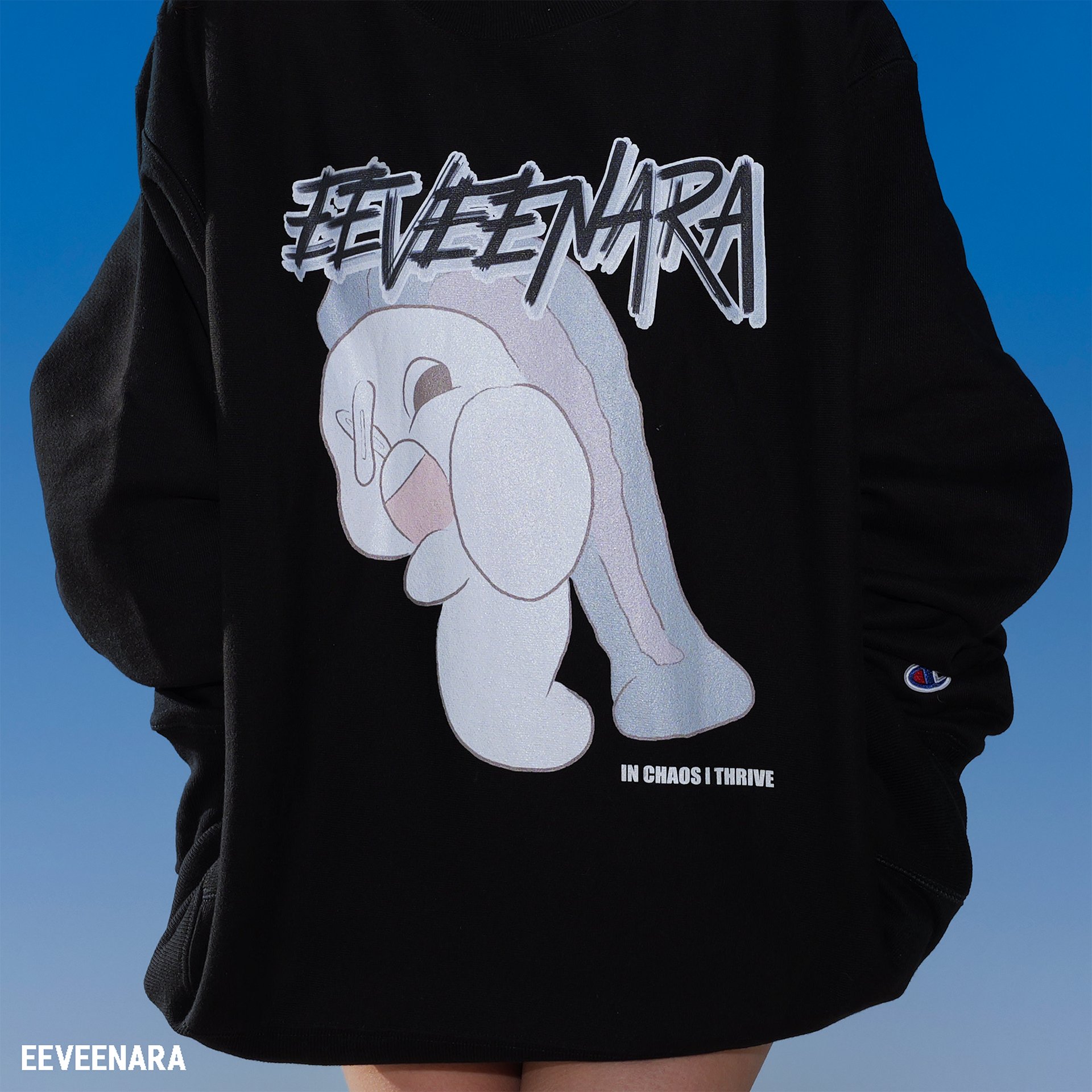 IN CHAOS I THRIVE x CHAMPION SWEATSHIRT - [BLACK] product image (2)
