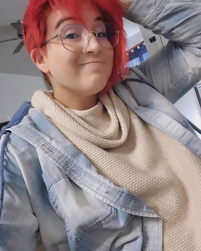 Was too lazy to put on more make up
.
.
#nomakeupselfie #ootd #fallcolors #fallfashion #cozy #redhairdontcare #modeling #only...