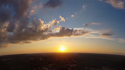 I couldn't pick just one so here are three sunset shots viewed from 380' AGL this evening ☀️😎👍
.
.
.
.
.
.
.
.
.
.
#dronephot...