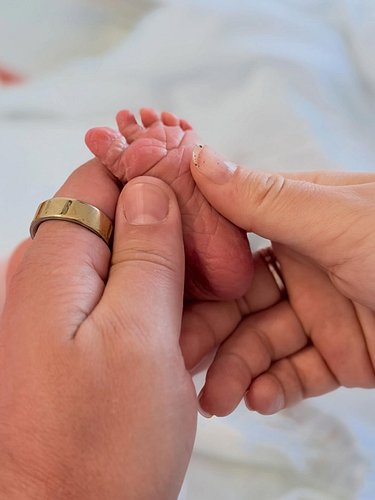 Ella… Naše dcera. ❤️ Pořád nemůžeme uvěřit, že už je tu s námi. Začíná nová kapitola života. 🥰
