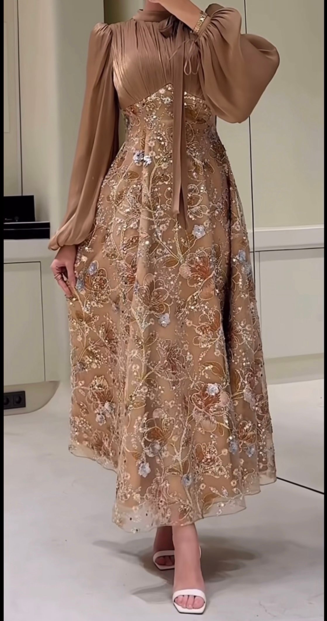 Luxury dress product image (4)