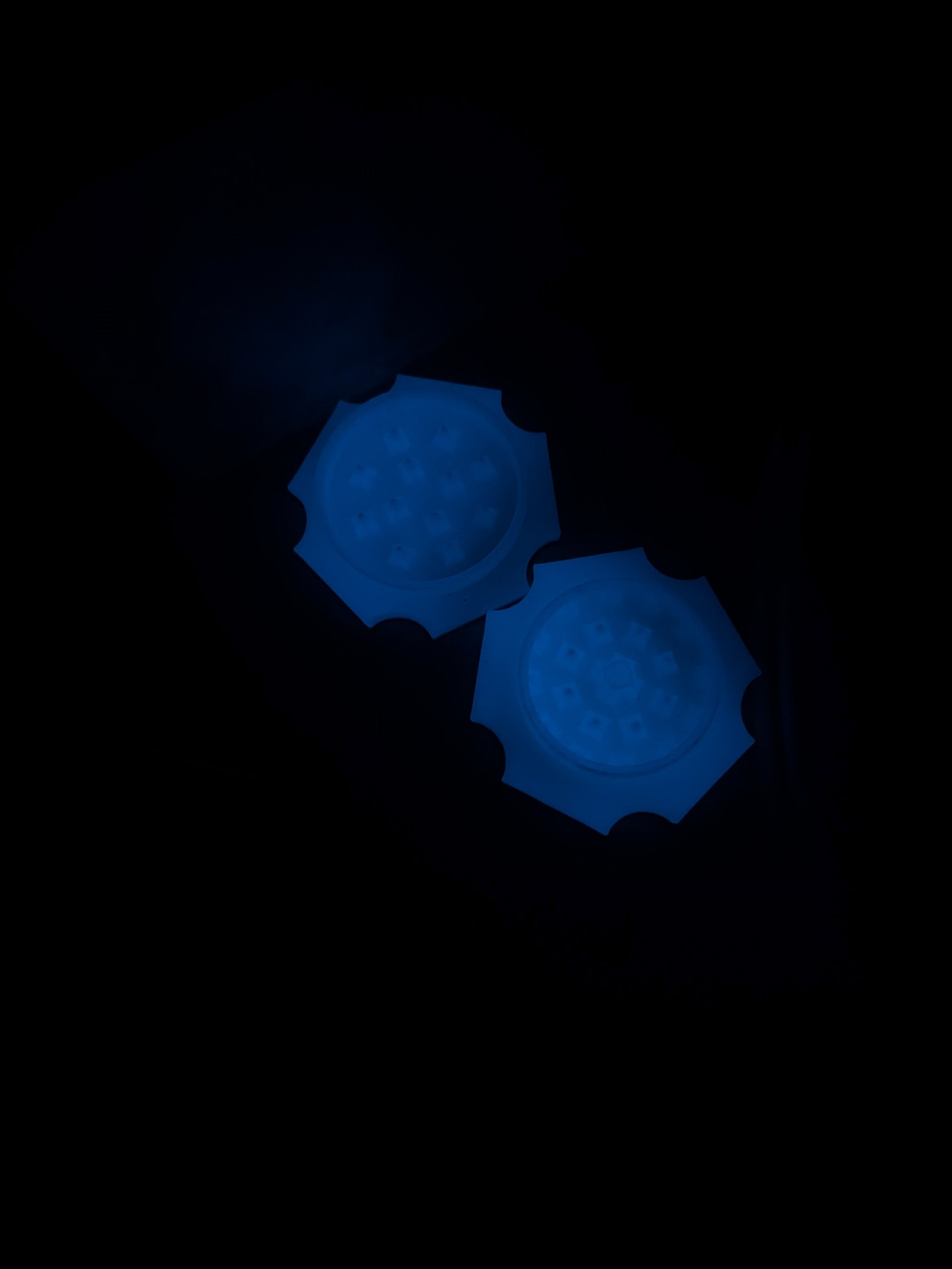 The SPN Night-Vision | Blue Glow Herb Crusher product image (1)