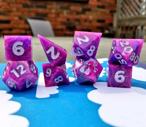 I feel like today needs some bright #dice 😎 

#MadeInCanada #resin #dungeonsanddragons