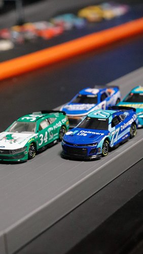 The lastest nascar video on the channel is a BANGER! Go check it out!

#nascar #hotwheels #race #hotwheelstrack #hocevar