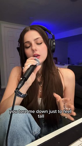 are you still streaming high horse? 🐴 #newmusic #highhorse #elenasidiro #originalsong #lyrics