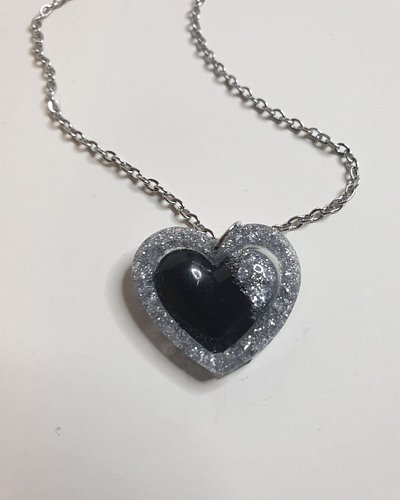 Check this out!!!!

 Black & Silver Glitter Heart Resin Necklace – Stainless Steel Chain https://www.jandivision.co.uk/produc...