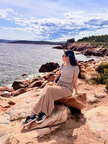 🐐 ⛰️
•
25.08.05
📷: @lealahflynn 
#NovaScotia #CapeBreton #LakiesHead #Ingonish #Englishtown