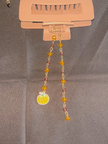 NEW PRODUCT ALERT 🚨✨🎃 Beaded and Sea Glass Claw Clips will be debuting this Saturday at the Maker’s Market next to Pete’s Bre...