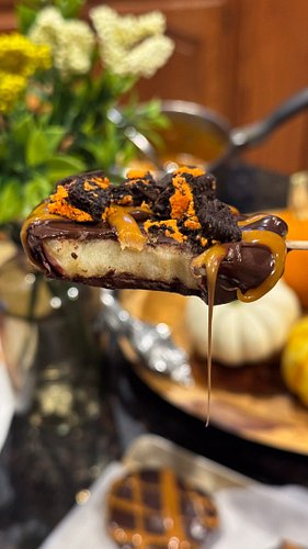 Think Caramel Apples are a pain? Girl, same! Make this quick and EASY recipe for Caramel Apple Slices instead. The whole fami...
