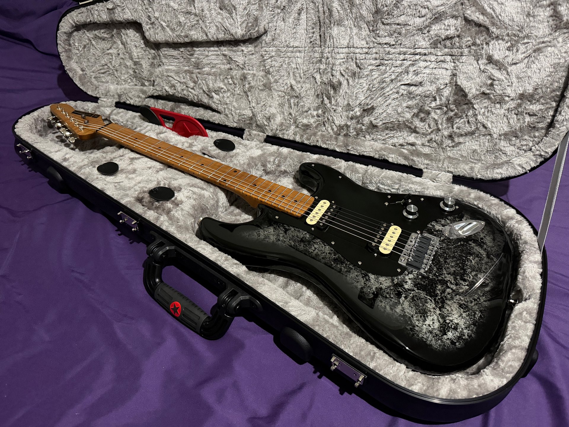 GD Guitars Super S – Black to Silver Foil Burst | HSH-86 GD Pickups Set | Roasted Flame Maple Neck | Roadrunner Case product image (7)