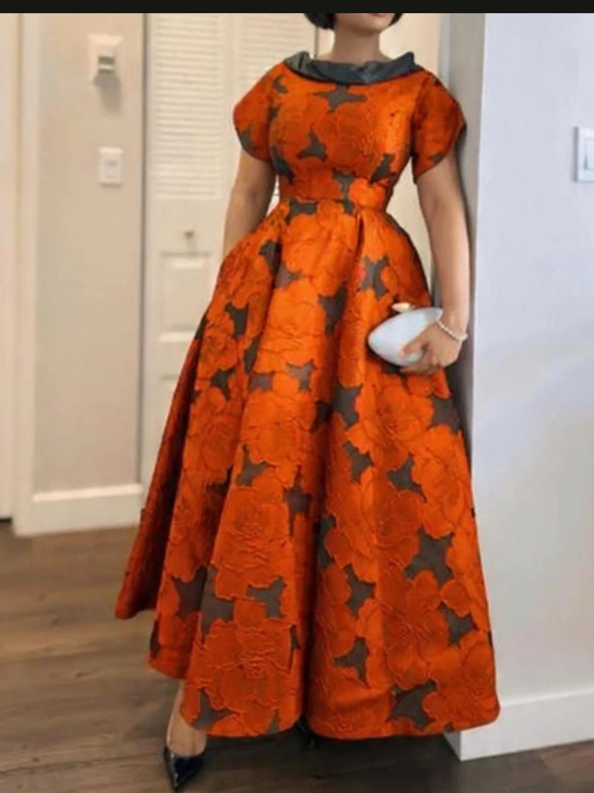 Luxury dress product image (4)
