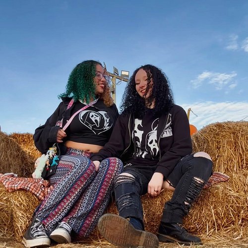 wrap on ween with
@stab.scarlett 🖤

#alt #alternative #altfashion #alternativefashion #lgbtq #lgbtqia #lgbt #numetal #grunge ...