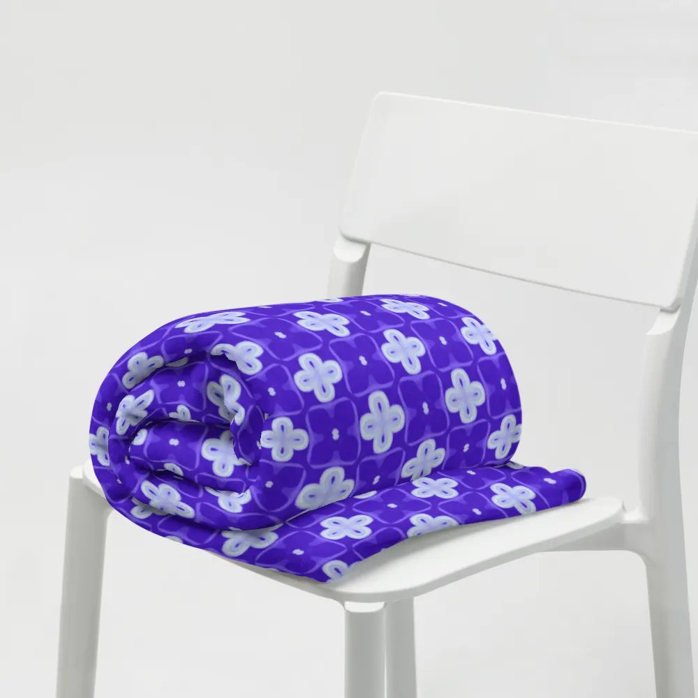 Purple & White Seamless Patterned Throw Blanket product image (1)