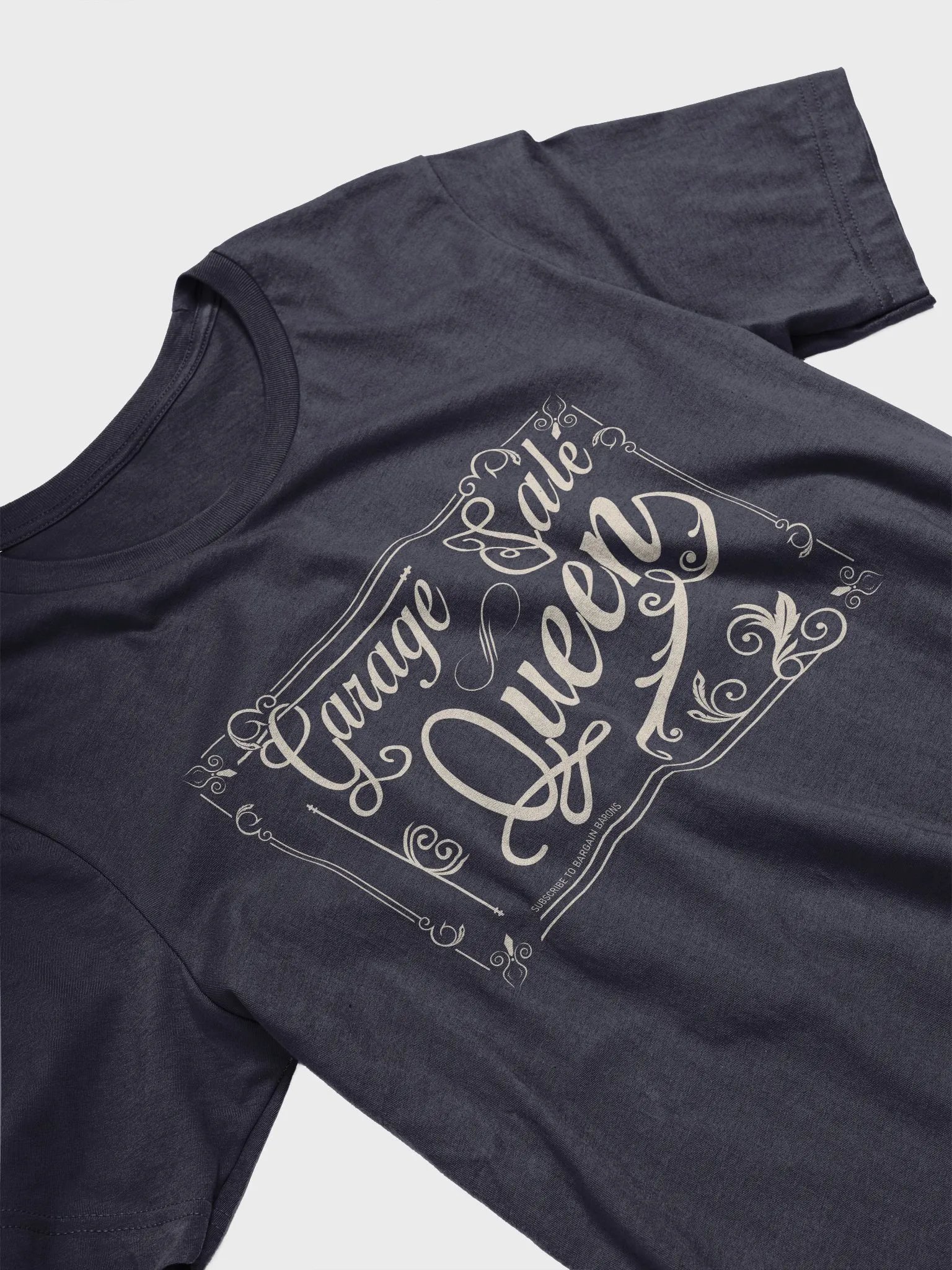 GARAGE SALE QUEEN (Dark Crew-Neck) product image (21)