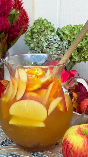 The cocktail you MUST make this fall: White Apple Cider Sangria. 😍 This refreshing cocktail is the perfect drink to make when...