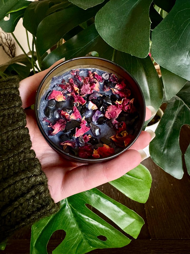Intention Candle - Black - Sandalwood, Vanilla w Black Obsidian, Amethyst & Rose Petals product image (2)