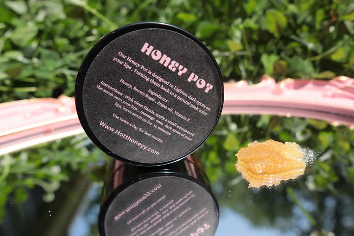 Honey pot lip scrub product image (1)