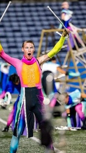Missing my hoops! 

#guard #colorguard #colorguardtricks #dci #drumcorps