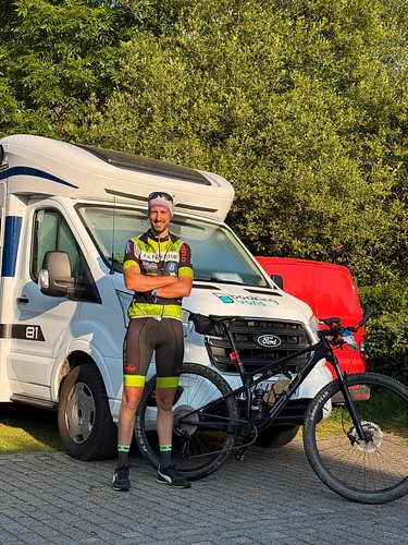 Hace casi un año vivimos una aventura que nunca olvidaremos.

🚵‍♂️ Mi amigo Marco cruzando los Pirineos en MTB.
🚐 Yo siguiénd...