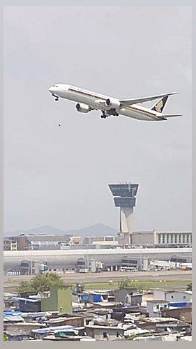 @singaporeair B787 DEPARTURE AT VABB (MUMBAI AIRPORT)