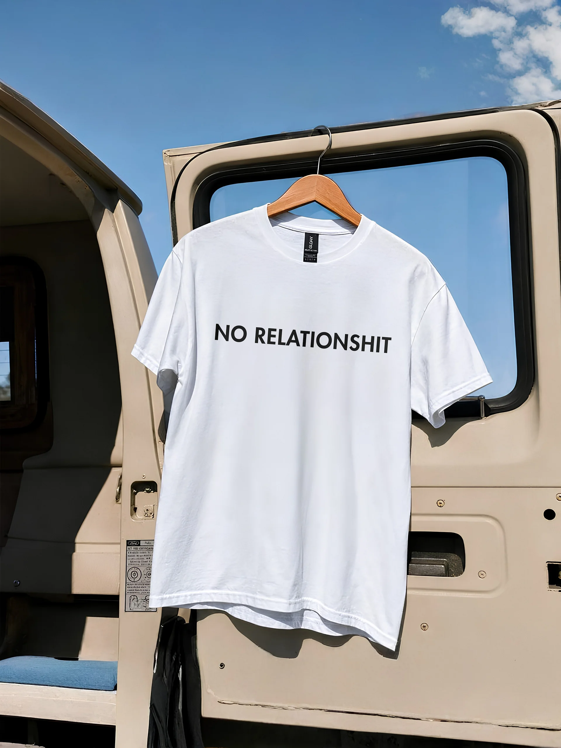 No Relationshit T-shirt product image (1)