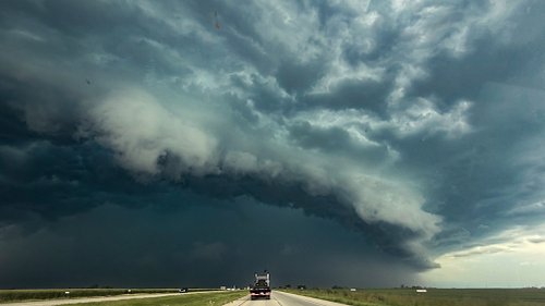 Just zoomied away from a tornado. 🫰🏼