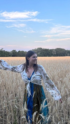 The first track of my new EP, Kennels, which is available everywhere you get your music!🎶🌅. #songrelease #ep #indieartist