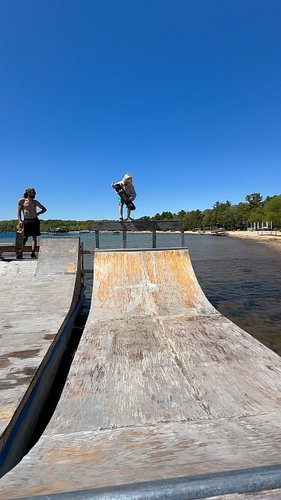 Great day at the beach with @wells_sk8s and @streetskatingdisciples 
We would have gone out deeper but the water was really R...