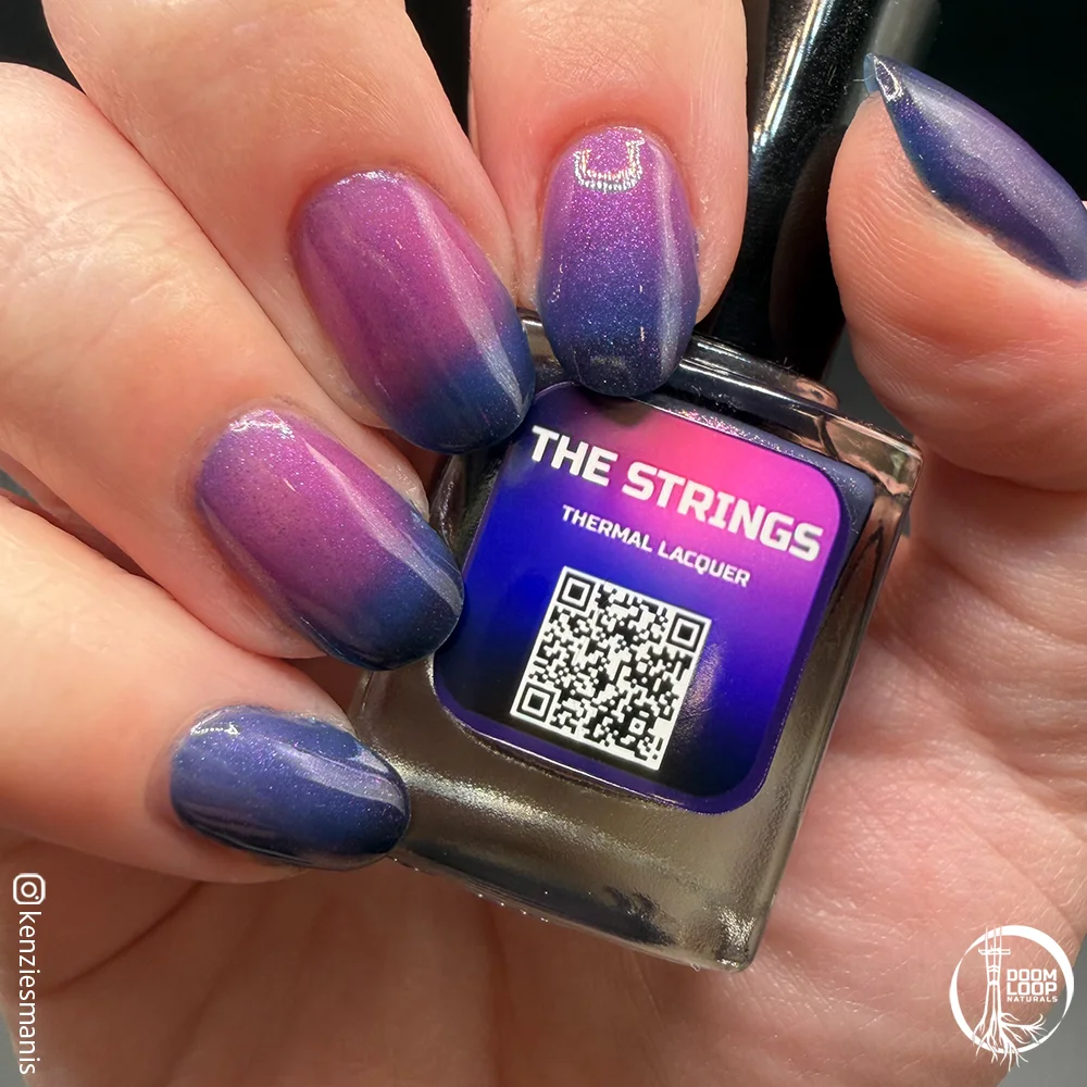 THE STRINGS - Black Navy Magenta Thermal Shimmer Nail Polish product image (4)