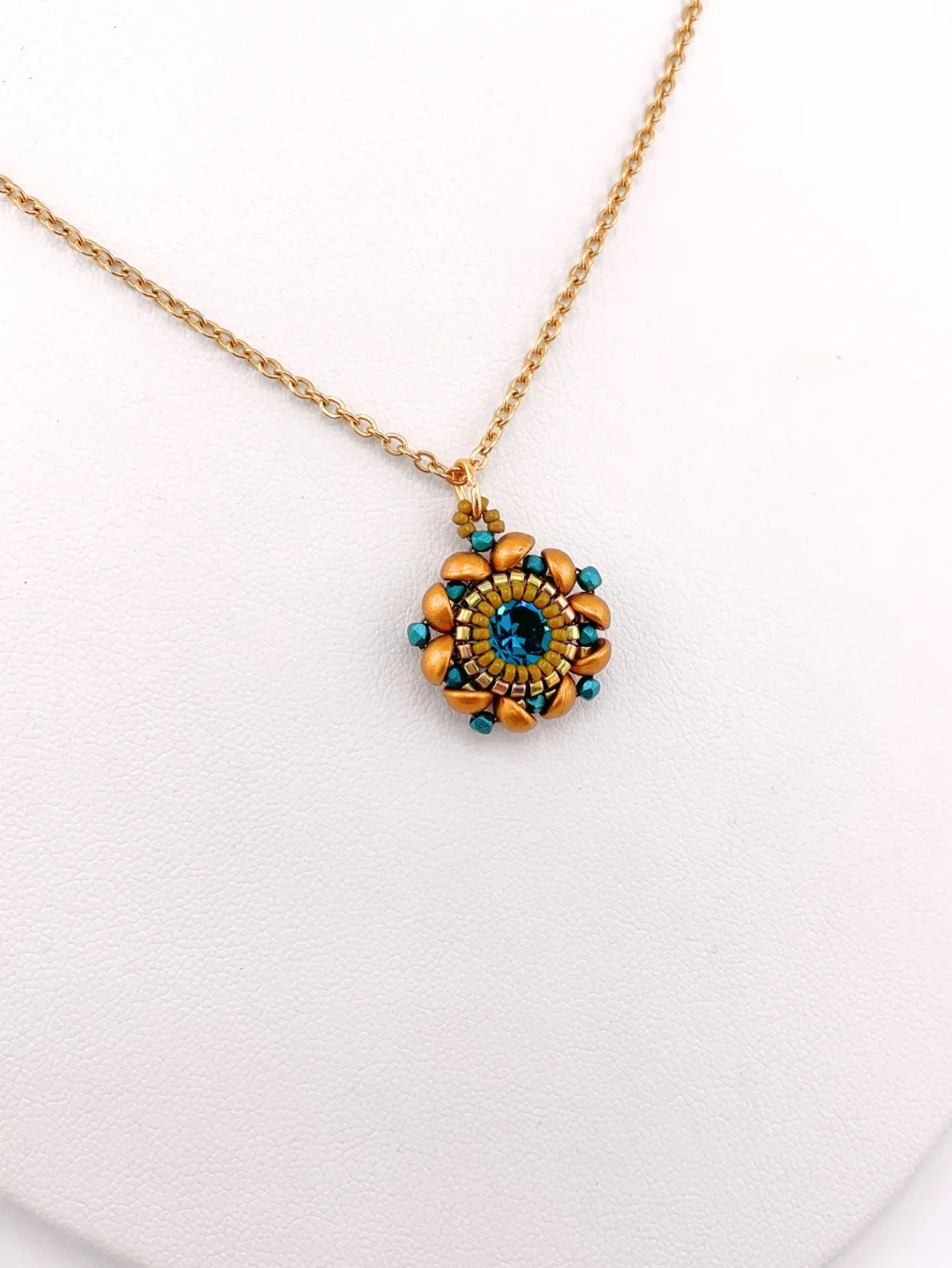 Lakeside Tea Beaded Crystal Pendant Necklace product image (2)