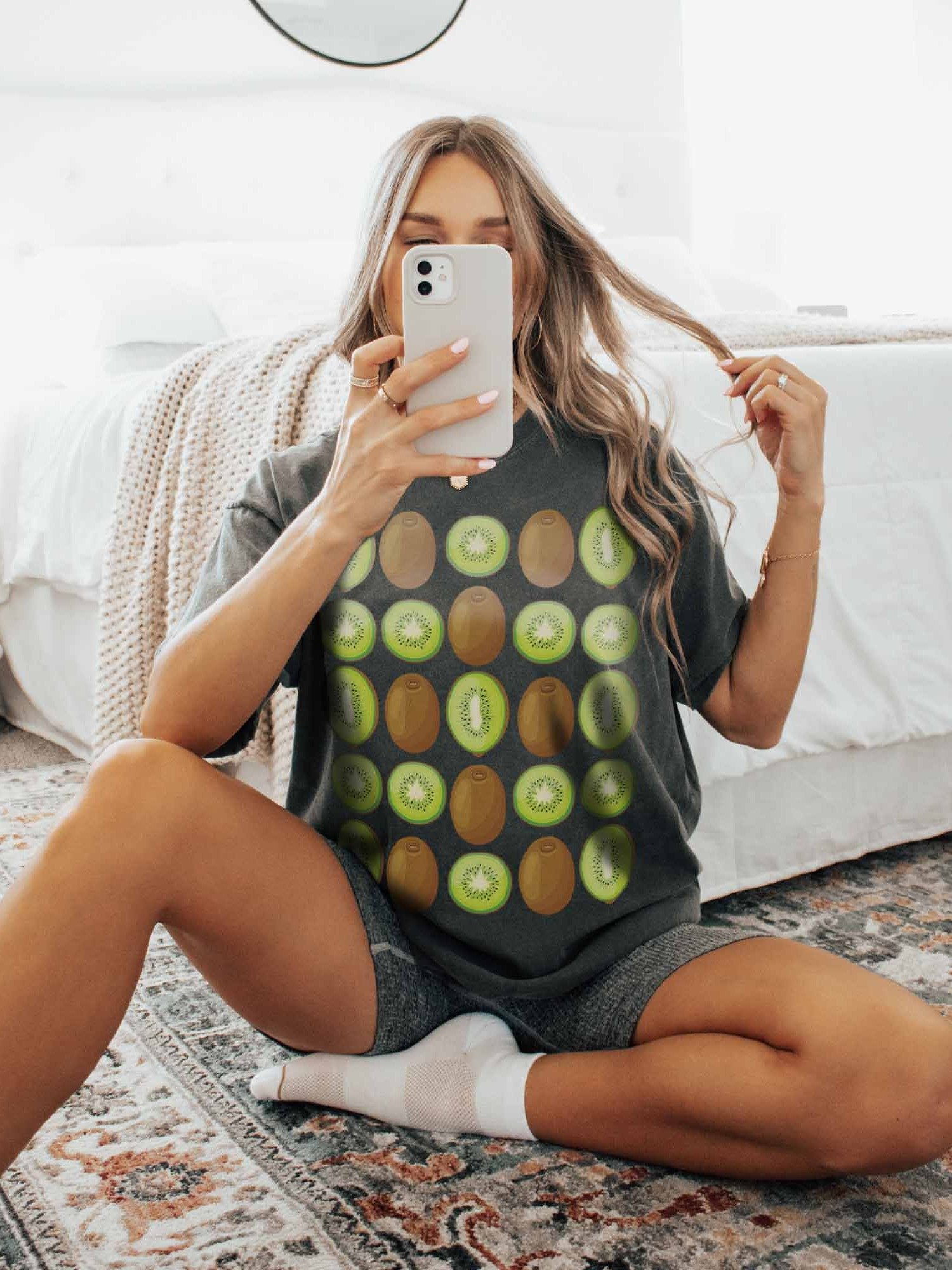 Kiwi Fruit Pattern Shirt – Cute Green Aesthetic Summer Graphic Tee product image (2)