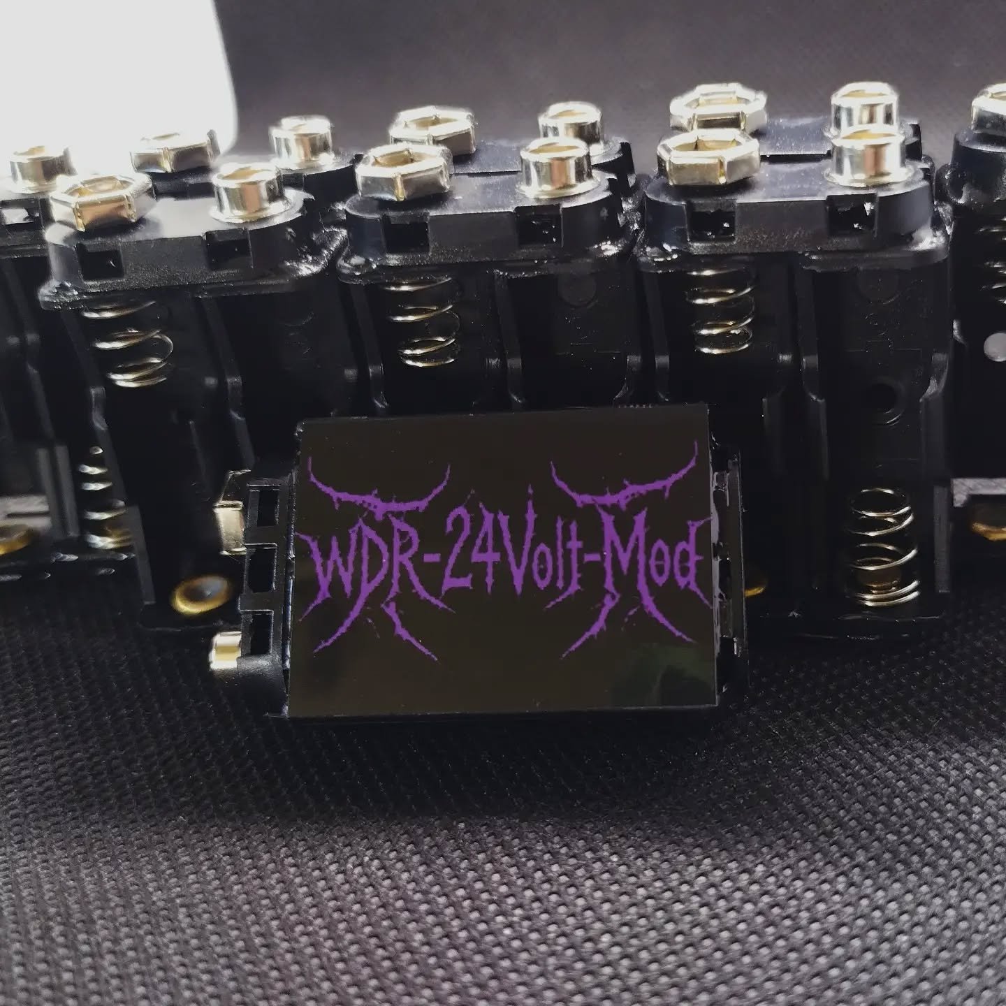 WDR-24Volt-Mod Active Guitar/Bass Booster For EMG & Fluence (Batteries Included) product image (5)