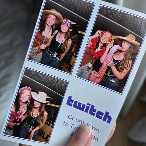 Had the best time at the @twitch event with @thesalamiqueen 

Got to meet so many lovely people and had way too much fun! ❤️