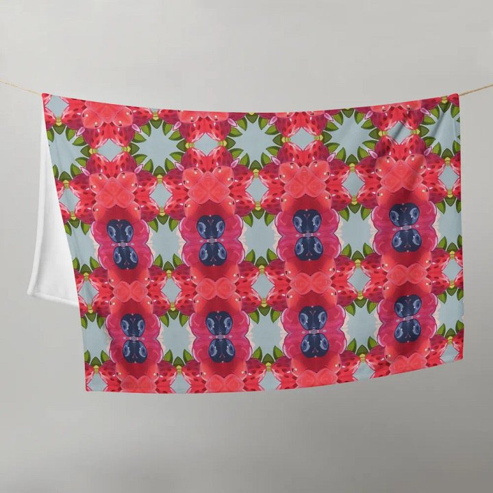 Berry Bliss Seamless Patterned Throw Blanket product image (2)