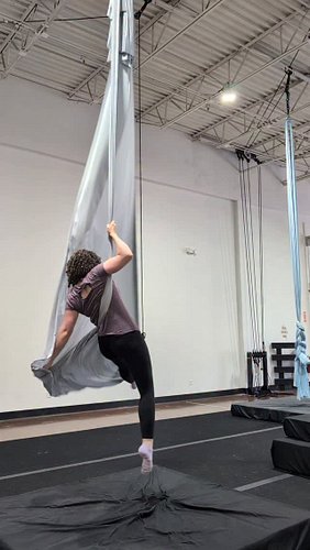 A little play with open sling today in Sling 1 ⛵ We offer classes for all levels including beginners ages 7+ and adults! Sign...