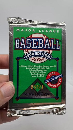 The Hunt for Reg October is heating up again! This was a solid pack of 1990 Upper Deck😄